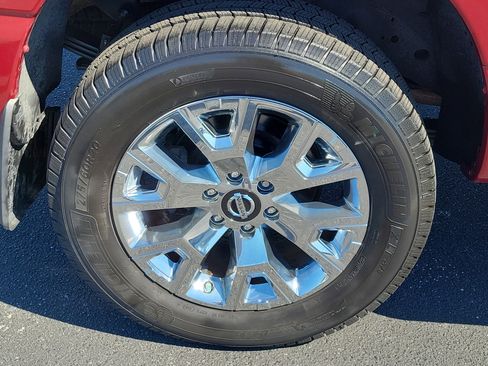 Used 2020 Nissan Titan SL w/ Moonroof Package image 10