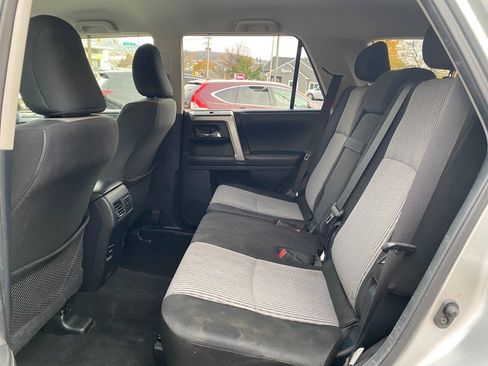 Used 2014 Toyota 4Runner SR5 AWD/4WD image 22