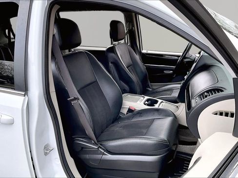 Used 2019 Dodge Grand Caravan SXT image 20