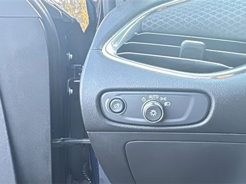 Used 2018 Chevrolet Malibu LT image 14