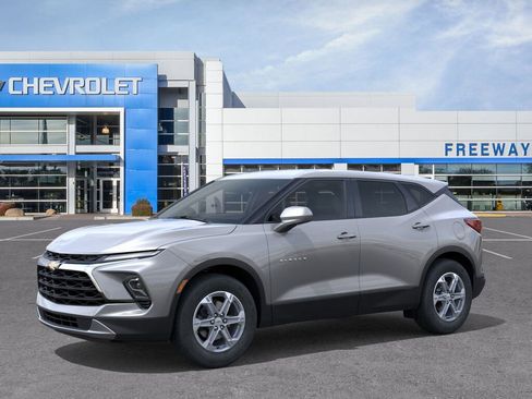New 2025 Chevrolet Blazer LT image 2