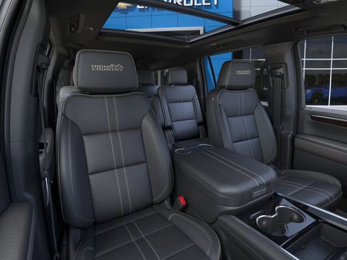 New 2026 Chevrolet Suburban High Country w/ Sun And Tow Package AWD/4WD image 16