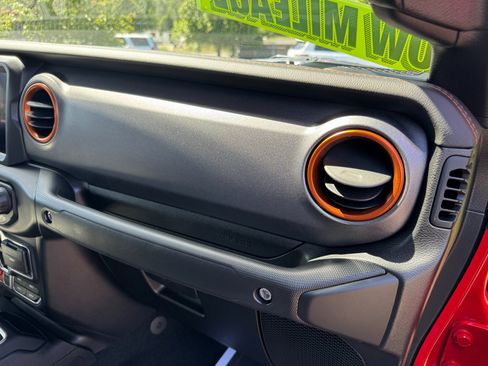 Used 2021 Jeep Gladiator Mojave w/ Uconnect 4C Nav & Sound Group image 23