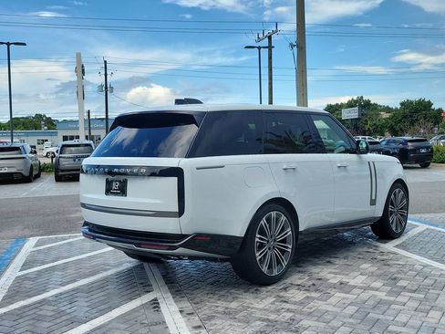 Certified 2025 Land Rover Range Rover SE AWD/4WD image 5