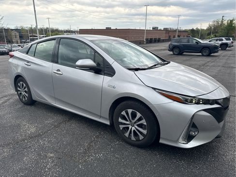 Used 2020 Toyota Prius Prime Limited image 11