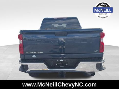 Used 2022 Chevrolet Silverado 2500 LT w/ Convenience Package AWD/4WD image 7