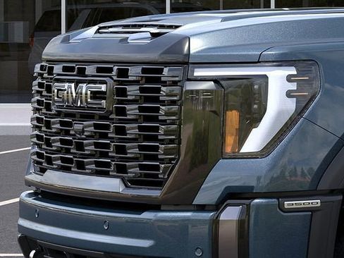 New 2026 GMC Sierra 3500 Denali Ultimate AWD/4WD image 13