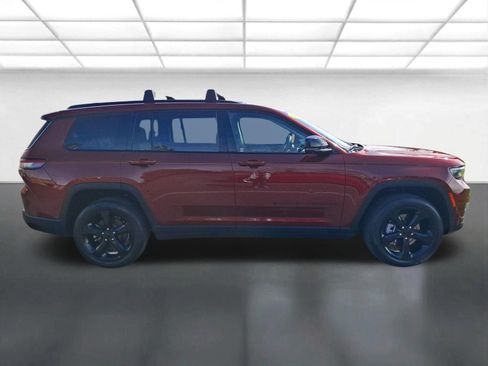 Used 2022 Jeep Grand Cherokee L Limited w/ Luxury Tech Group II image 2
