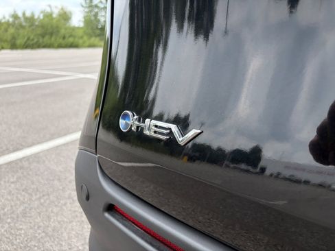 Used 2026 Toyota Sienna XLE FWD image 36