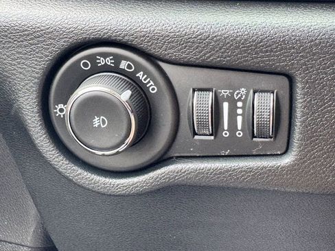 Used 2024 Chrysler Pacifica Pinnacle FWD image 35