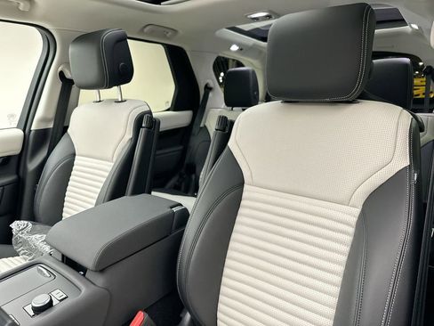 New 2026 Land Rover Discovery S AWD/4WD image 18