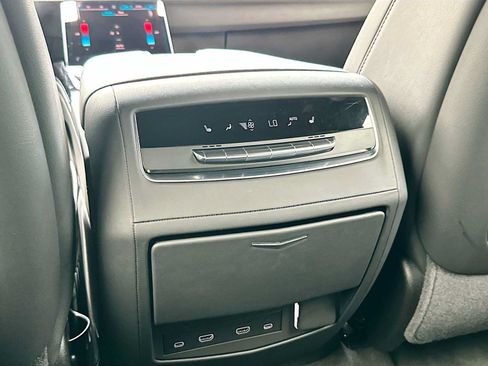 Used 2025 Cadillac Escalade Sport w/ LPO, Floor Liner Package AWD/4WD image 28