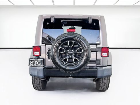 Used 2017 Jeep Wrangler Unlimited Sahara AWD/4WD image 5