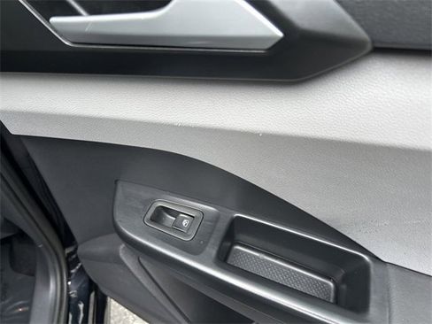 Used 2022 Volkswagen Taos SE image 20