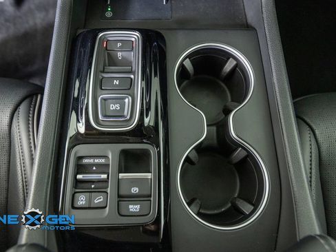 Used 2025 Honda Pilot Elite image 23