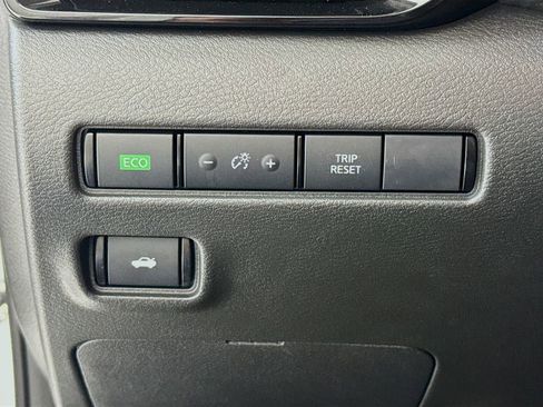 Used 2025 Nissan Sentra SV FWD image 10