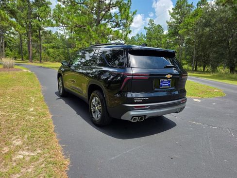 Used 2026 Chevrolet Traverse LT w/ Driver Confidence Package FWD image 3