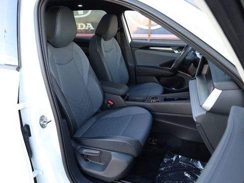 New 2026 Volkswagen Tiguan SE R-Line image 25