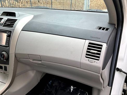 Used 2013 Toyota Corolla LE w/ Premium Pkg image 27