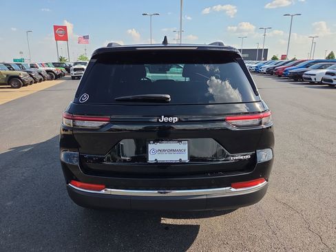 Used 2025 Jeep Grand Cherokee Laredo RWD image 6