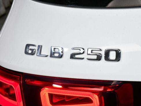 Used 2022 Mercedes-Benz GLB 250 4MATIC image 92