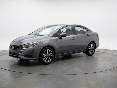 Used 2025 Nissan Versa SV FWD image 3