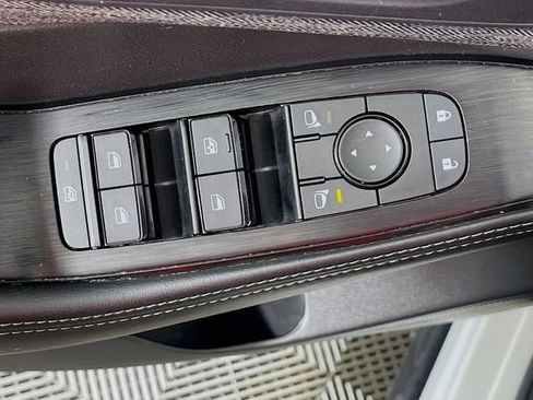 Used 2023 Nissan Rogue SV AWD/4WD image 18