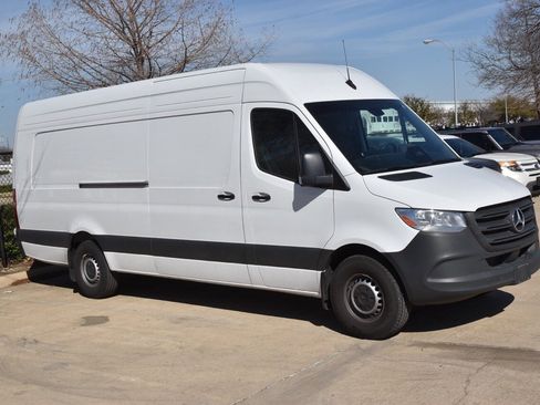 Used 2025 Mercedes-Benz Sprinter 2500 image 5