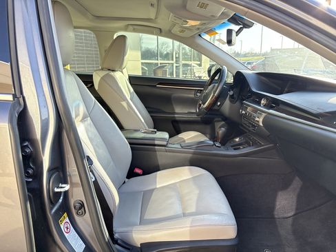 Used 2015 Lexus ES 350 w/ Luxury Package image 33