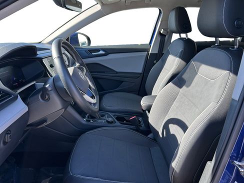 Certified 2024 Volkswagen Taos SE w/ Panoramic Sunroof Package image 2