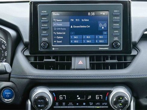 Used 2022 Toyota RAV4 SE image 17