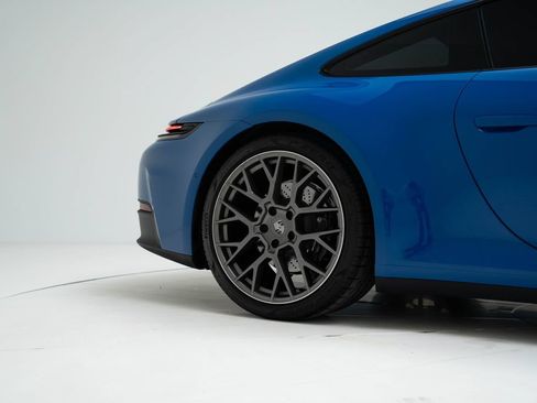 Used 2025 Porsche 911 Carrera RWD image 10