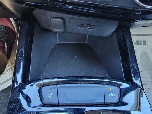 Used 2025 Chevrolet Trax LT w/ LT Convenience Package FWD image 22