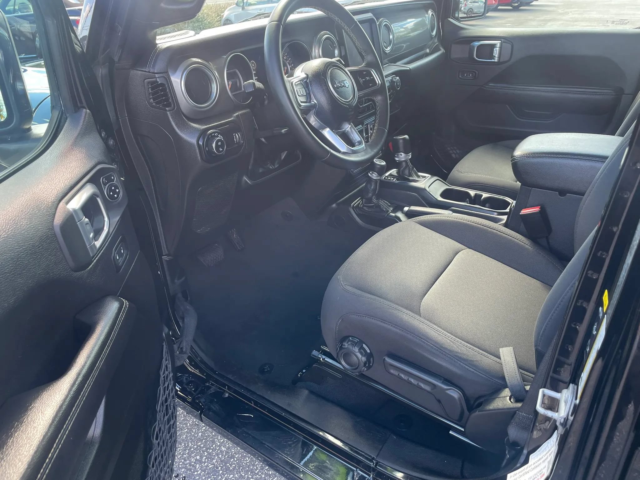 Used 2023 Jeep Gladiator Overland AWD/4WD image 9