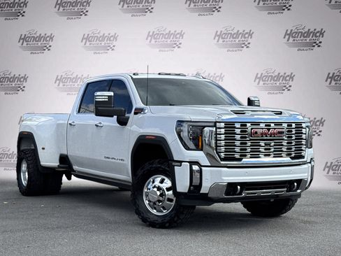Used 2024 GMC Sierra 3500 Denali w/ Technology Package image 2