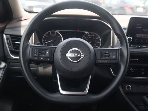 Used 2023 Nissan Rogue S FWD image 11