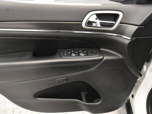 Used 2018 Jeep Grand Cherokee Limited image 13