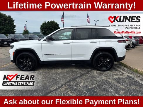 Used 2023 Jeep Grand Cherokee Altitude AWD/4WD image 7