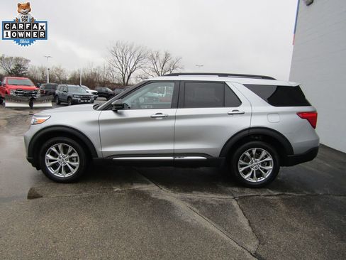 Used 2024 Ford Explorer XLT w/ Equipment Group 202A AWD/4WD image 2
