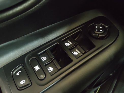 Used 2019 Jeep Renegade Altitude w/ UConnect 8.4 Nav Group image 27