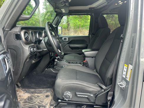 Used 2019 Jeep Wrangler Unlimited Sport S AWD/4WD image 9