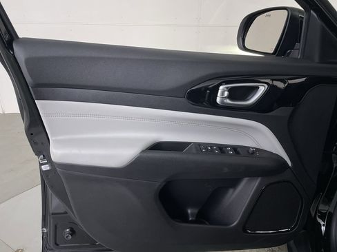 Used 2022 Jeep Compass Limited image 10