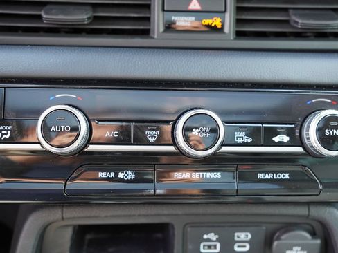 Used 2023 Honda Pilot Touring image 32