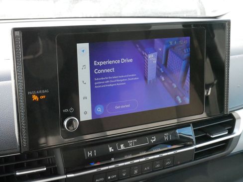 Used 2025 Toyota Sienna LE image 22