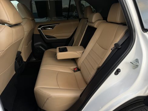 Used 2019 Toyota RAV4 XLE Premium image 33