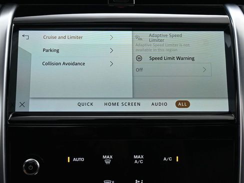 Used 2022 Land Rover Discovery Sport SE image 34