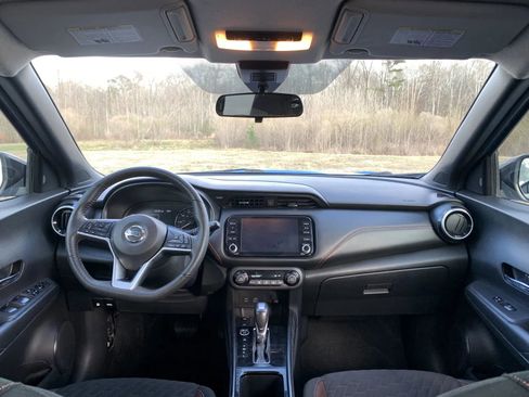 Used 2021 Nissan Kicks SR w/ Exterior Package image 12