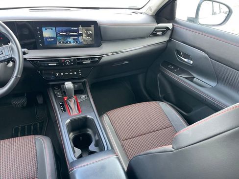 Certified 2025 Nissan Kicks SR image 11