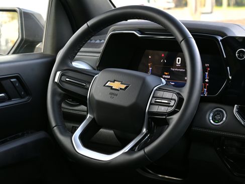 Used 2023 Chevrolet Colorado LT image 18