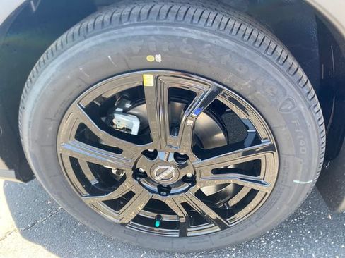 Used 2024 Nissan Kicks SR w/ SR Premium Package FWD image 16